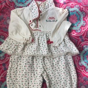 Baby girl Christmas outfit! Size 3-6 months!!